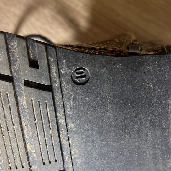 Snakeskin boots-size 10 - Picture 4 of 4